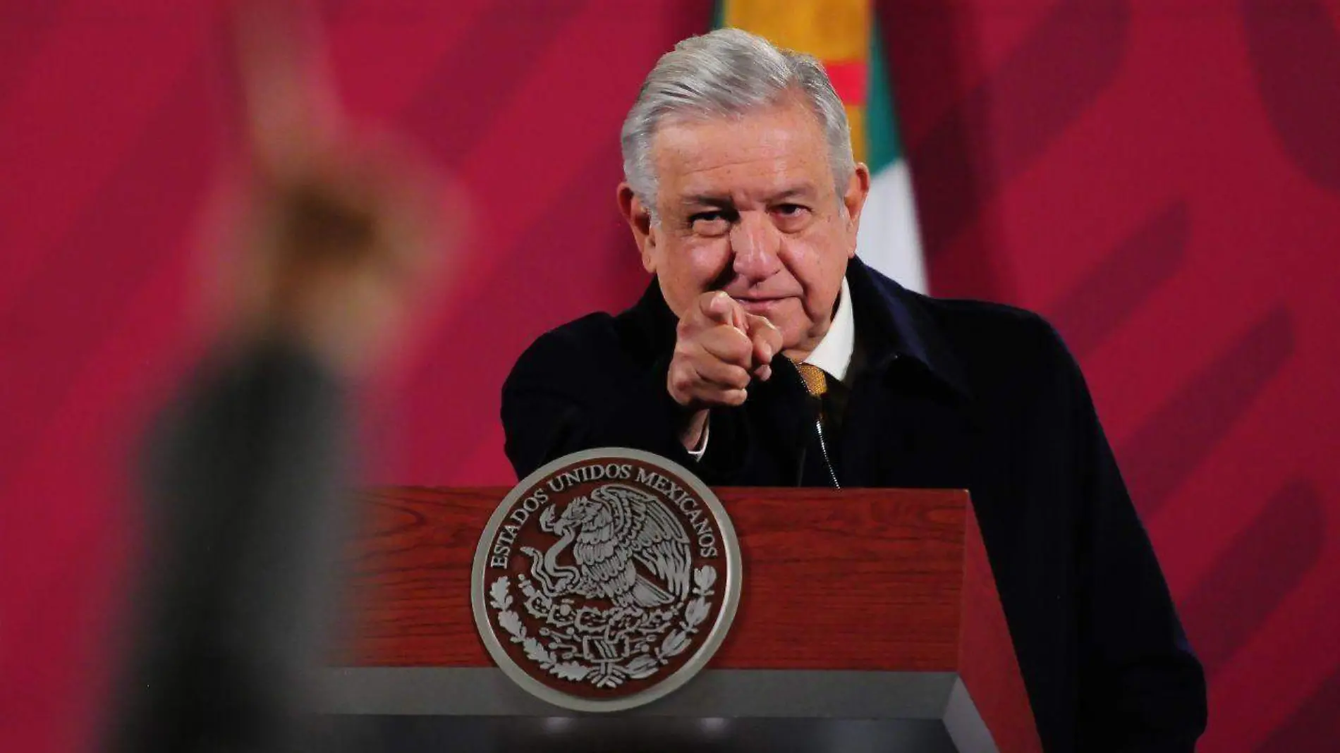 amlo señala dedo